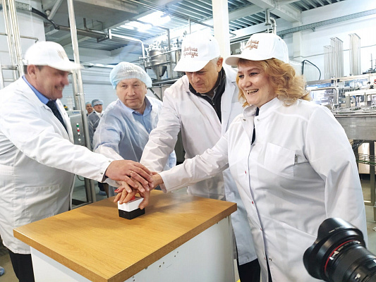 Сергей Яхнюк принял участие в открытии нового производства творожных сыров в Ленобласти